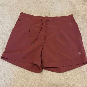 Women’s MPG Golf shorts - maroon